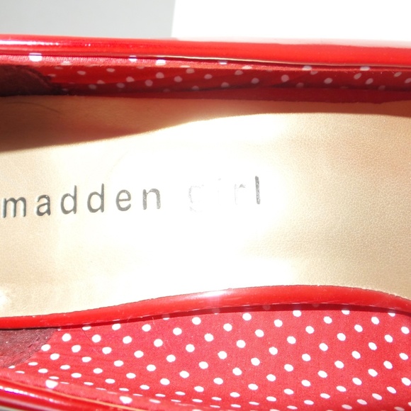 *SOLD* Madden Girl Cherry Red Platform Pump Heels - Picture 4 of 6